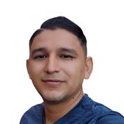 Profesor de matemática que imparte clases a nivel básico y universitario